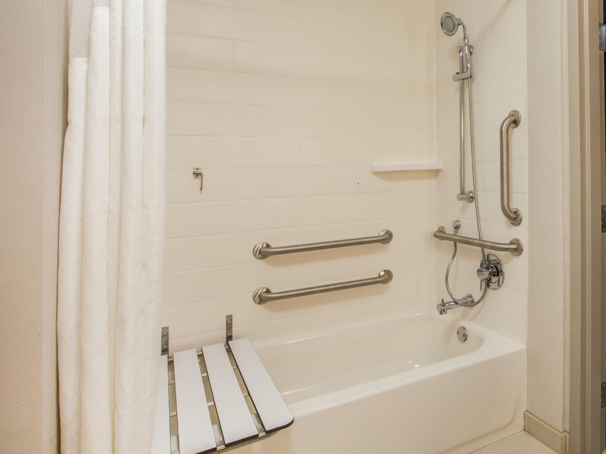 Express & - By Ihg 3* Sturbridge