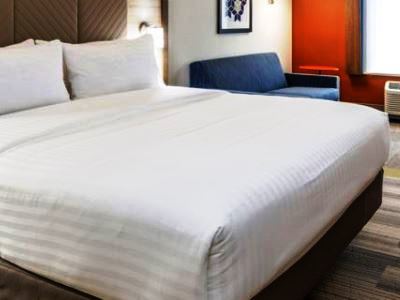 Hotel Express & - By Ihg 3*