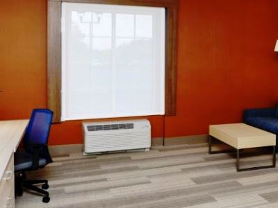 Express & - By Ihg Sturbridge