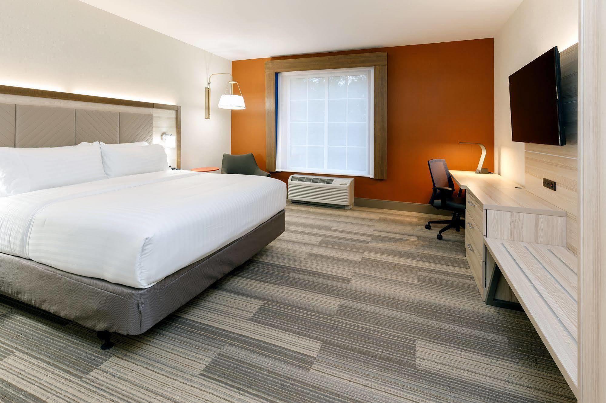 Express & - By Ihg Hotel 3*